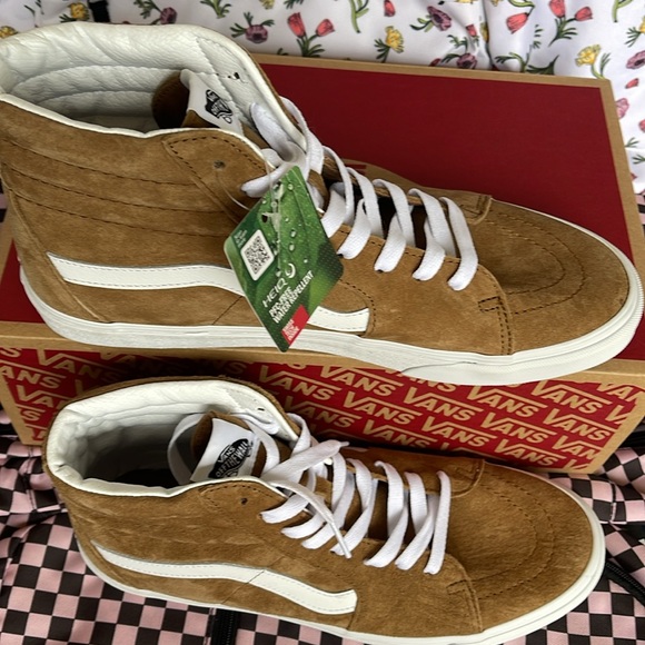 Vans Men’s Sk8-Hi
Pig Suede Tobacco Brown
VN0005U9TBN
Sneakers - Picture 3 of 16